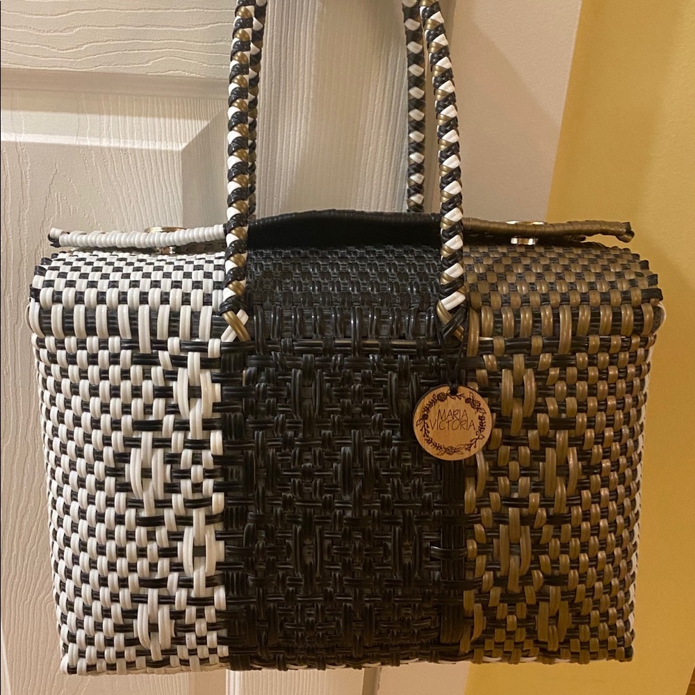 María Victoria Purse